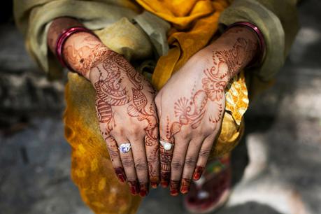 करवा चौथ पर मां ने बेटी संग की पति की हत्या, 5 साल की मासूम ने खोला राज 
