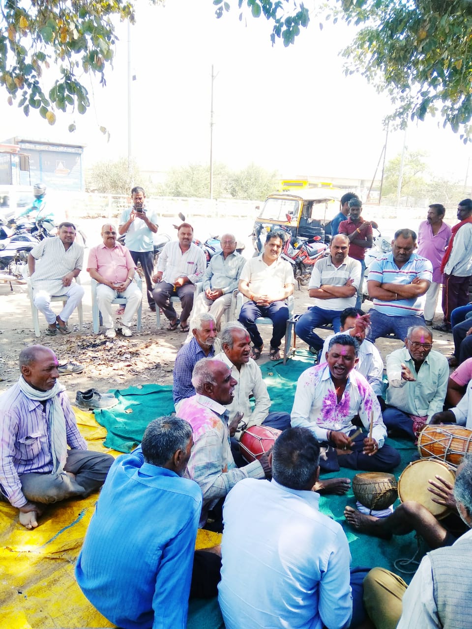वार्ड क्रमांक 15 पार्षद कार्यालय के पास फगुआ का कार्यक्रम