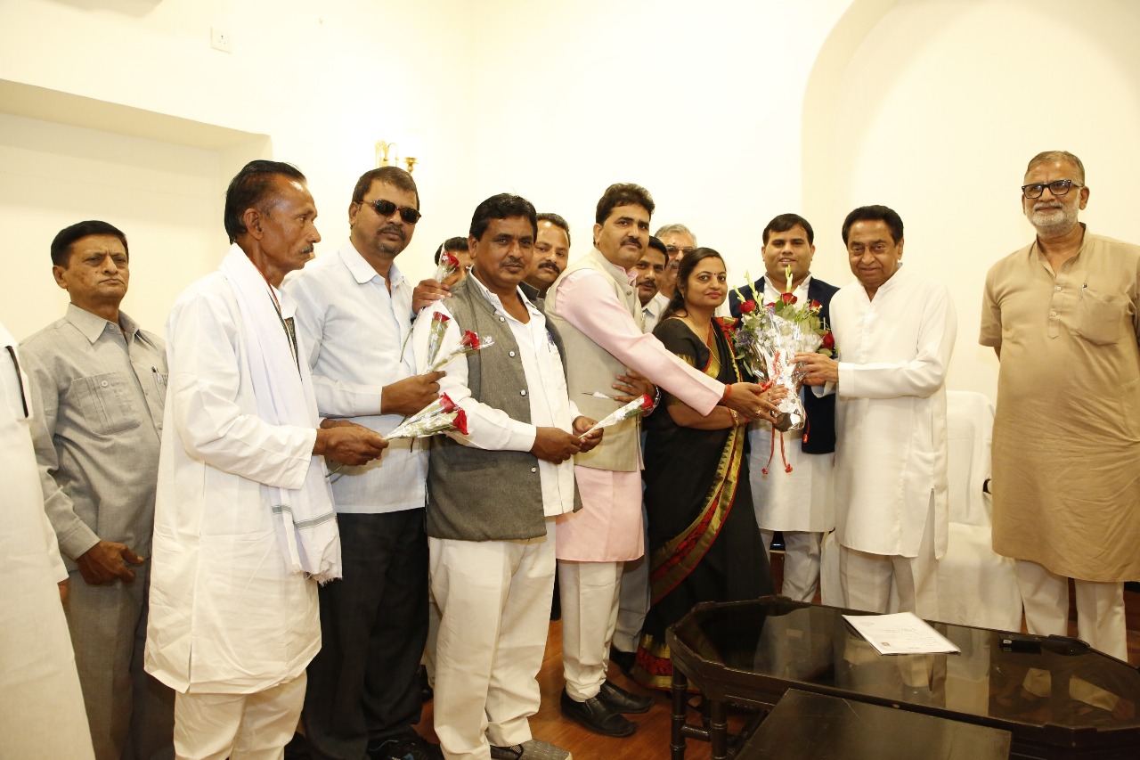          त्योंथर जनपद पंचायत अध्यक्ष गीता राजमणि मांझी ने CM आवास भोपाल में मुख्यमंत्री कमल नाथ के हाथ से ली कांग्रेस पार्टी की सदस्यता