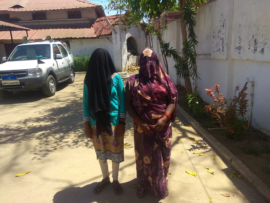 सिटी कोतवली रीवा में कार्यवाही न होने से फरियादी  पहुची आई जी  कार्यालय 