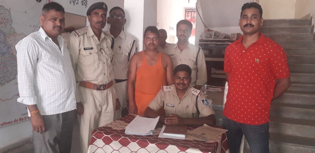 मिसिरगवा न्यूज मउगंज / पुलिस के द्वारा ताबड़तोड़ कार्यवाही में एक और वारंटी हत्थे चढ़ा