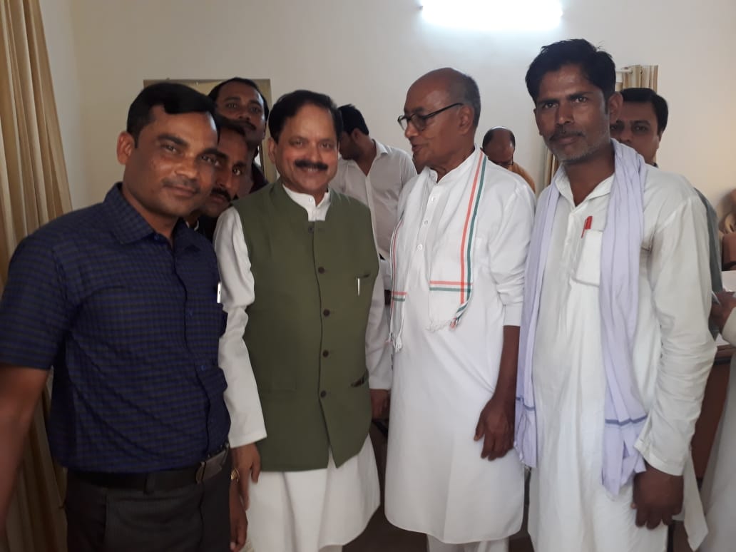 सिरमौर विधानसभा के सपा के नेता प्रदीप सिंह पटना सहित कई कार्यकर्ता कांग्रेस पार्टी मे शामिल 