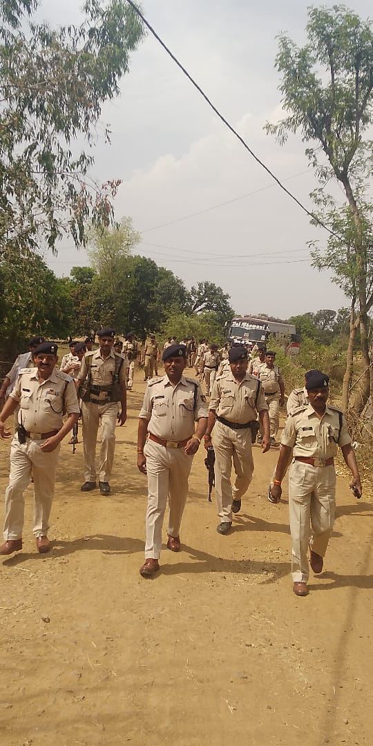  एस डी ओ पी महोदय मनगवां श्री बीएस बारीबा के मार्गदर्शन में कई स्थानों में किया गया फ्लैग  मार्च