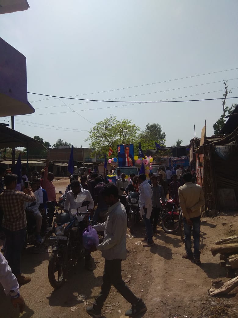 भीम राव अंबेडकर की मनाई गई 128 वीं जयंती बैकुंठपुर नगर में भव्य जूलूस के साथ मनाया गया
