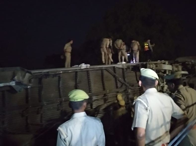 यू पी  के- कानपुर मे एक बार फिर बड़ा ट्रेन हादसा लगभग १०० से ज्यादा घायल