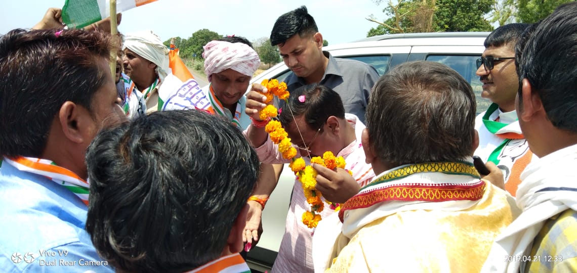 माननीय मंत्री कमलेश्वर पटेल जी का आज कुशवार गाँव में प्रथम आगमन पर ग्रामीण जनो ने बाईक रैली से भव्य स्वागत किया