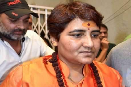 - चुनाव आयोग की कार्रवाई, साध्वी प्रज्ञा पर FIR दर्ज करने के आदेश