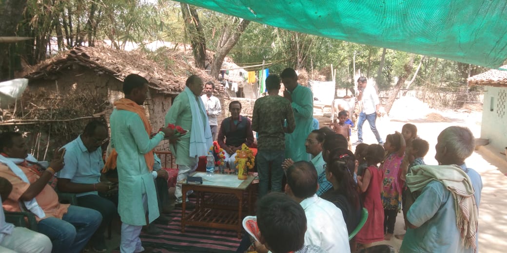 भारतीय जनता पार्टी पिछडा़ वर्ग मोर्चा के जिलाध्यक्ष विश्वंभरनाथ पटेल ने घर घर जाकर  किया जनसंपर्क 