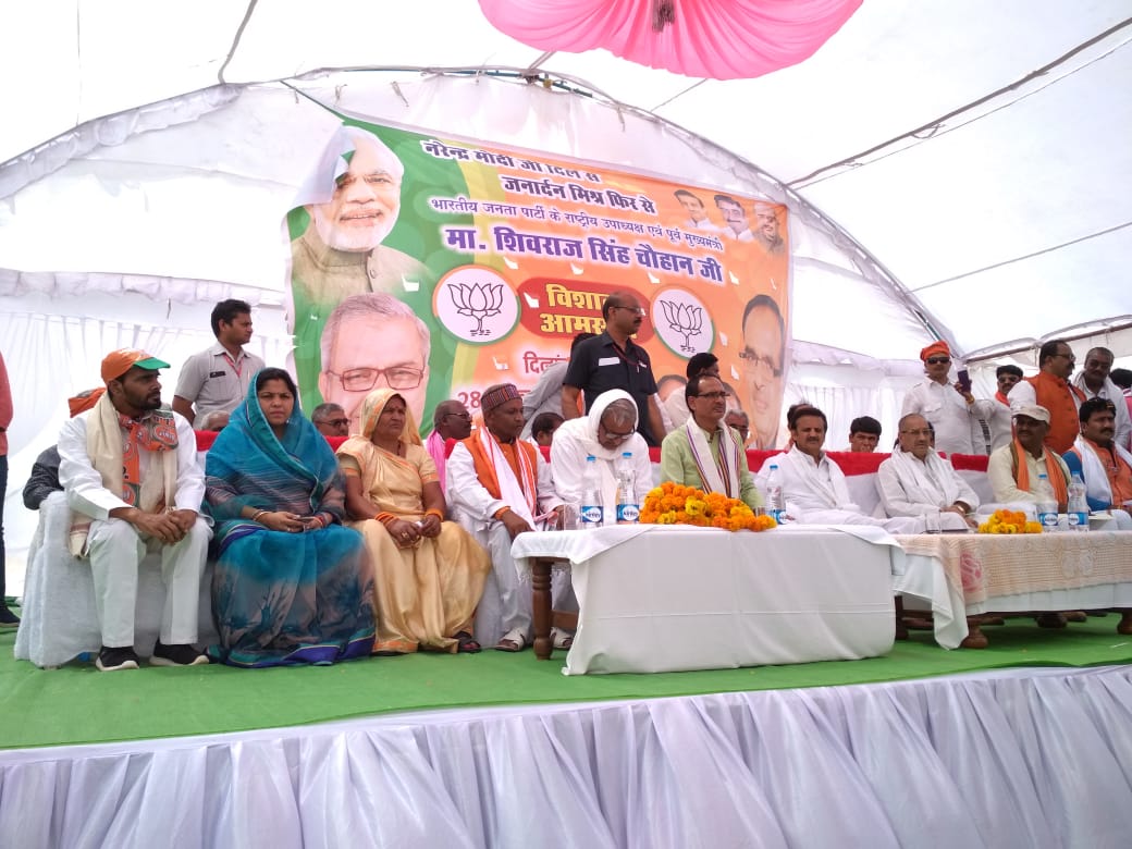 कमलनाथ सरकार ने  किसानों के साथ किया धोखा दो लाख तक नहीं हुए कर्ज माफ कमलनाथ सरकार ने केवल ट्रांसफर उद्योग चलाया है- शिवराज सिंह चौहन