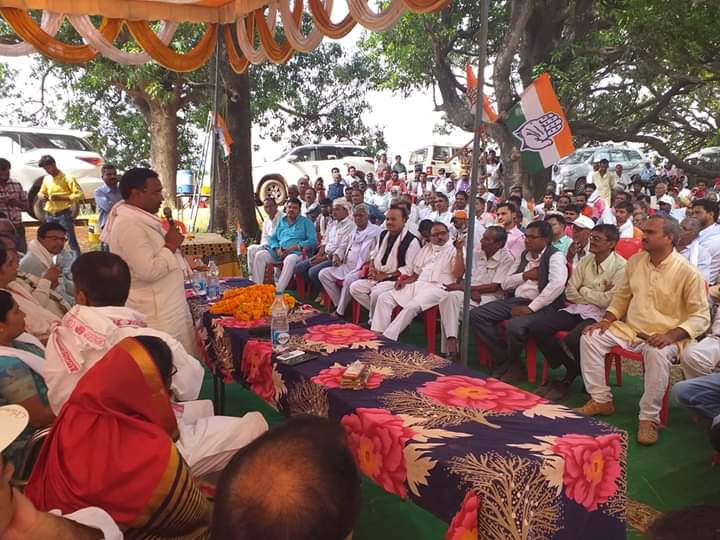 पंचायत एवं ग्रामीण विकास मंत्री आदरणीय कमलेश्वर भैया जी आज ग्राम पंचायत  ढनगन जनसंपर्क