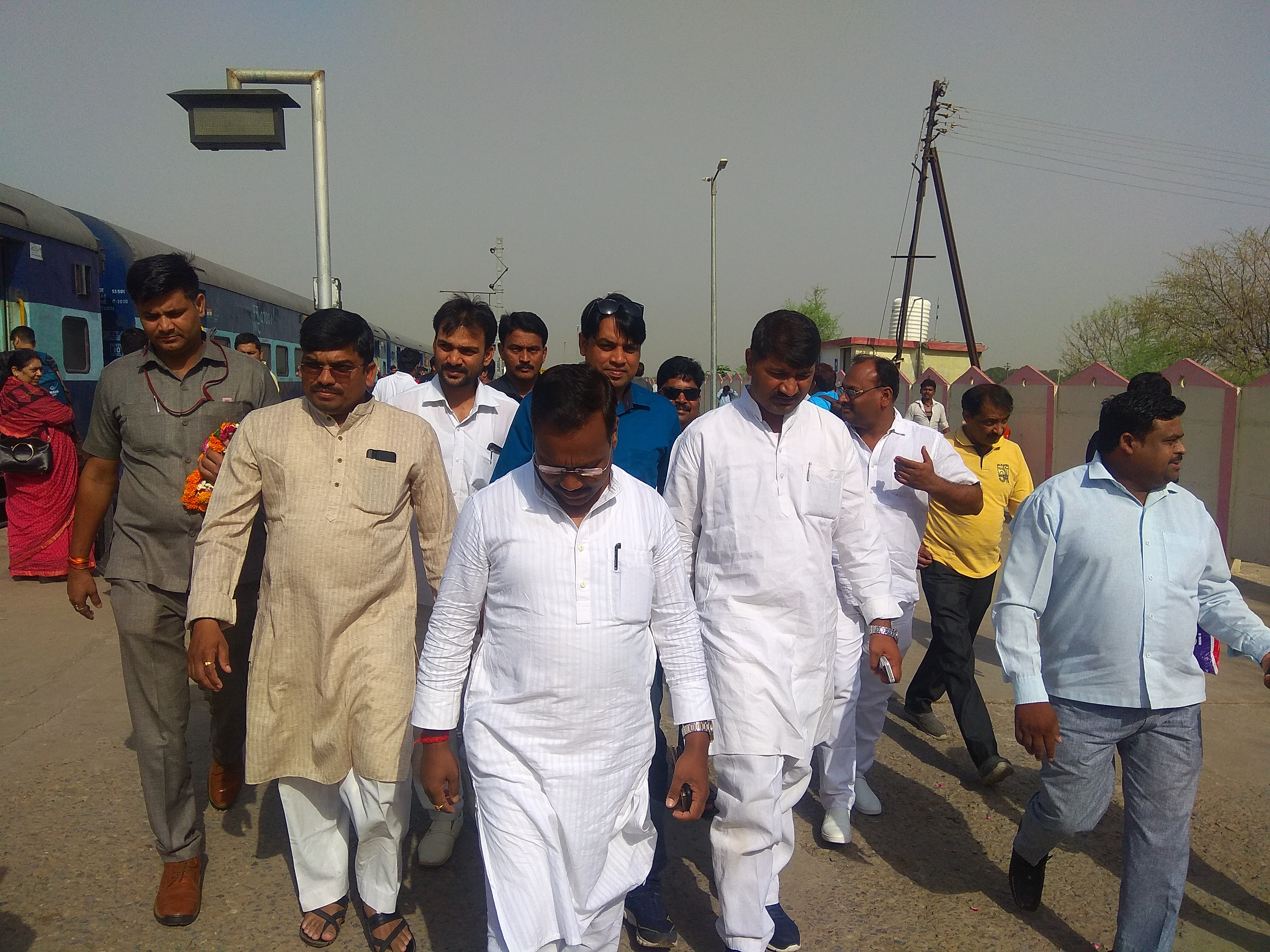 विंध्य के लाडले मध्य प्रदेश शासन के पंचायत एवं ग्रामीण विकास मंत्री माननीय कमलेश्वर पटेल जी दो दिवसीय दौरे में सीधी सिहावल