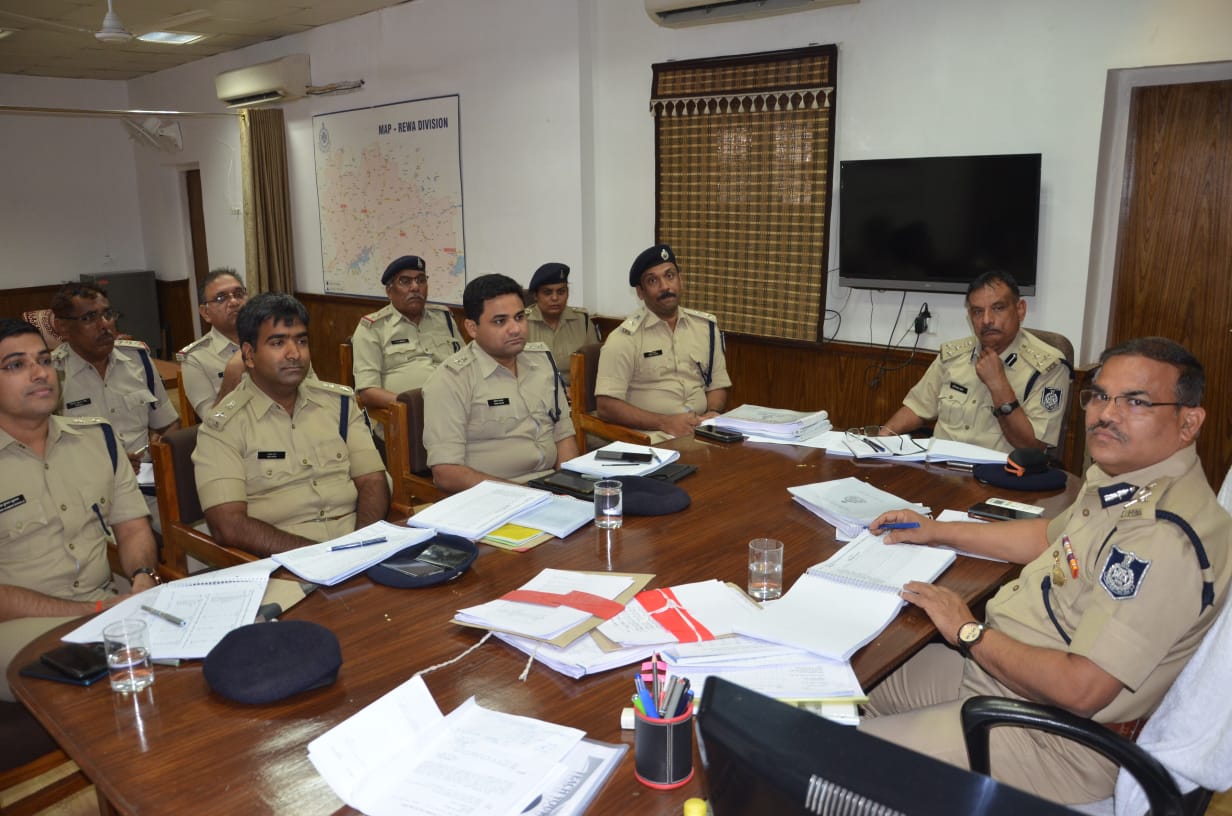 पुलिस महानिरीक्षक रीवा जोन श्री चंचल शेखर  द्वारा जोनान्तर्गत जिलो के सभी पुलिस अधीक्षकों की अपराध गोष्टि आयोजन किया गया
