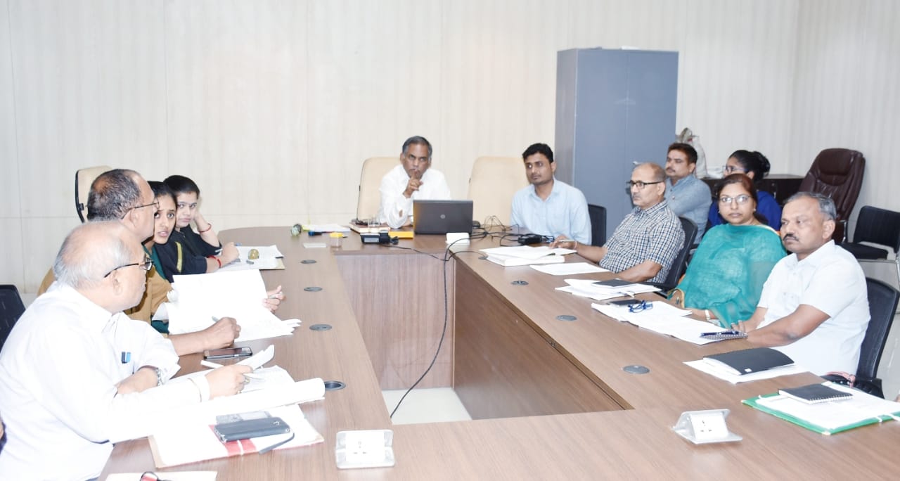 समय सीमा पर पत्रों का निर्धारित समय में निराकरण सुनिश्चित करें – कलेक्टर