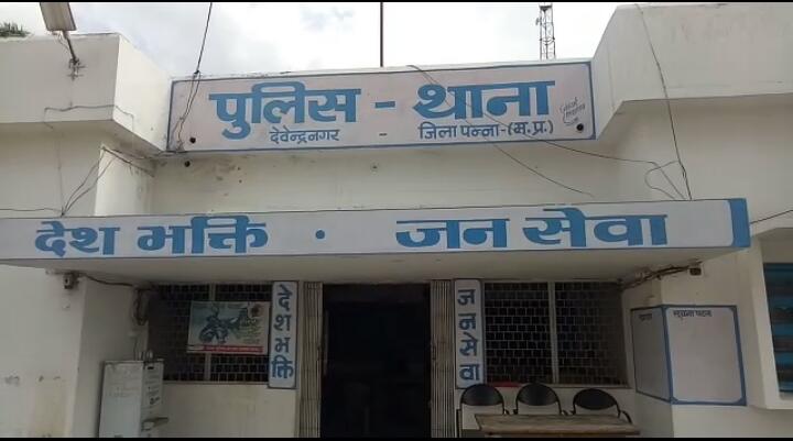 थाना प्रभारी देवेंद्र नगर की निष्क्रियता से चोरों के हौसले बुलंद  पुलिस की निष्क्रियता की वजह से 2 महीने के अंदर चोरों ने पांच वाहन उड़ाए