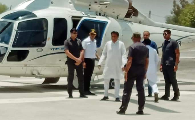 चोरहटा हवाईपट्टी पर आये मुख्यमंत्री श्री कमलनाथ