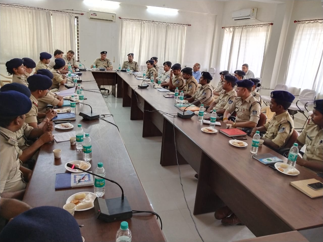 पुलिस महानिरीक्षक रीवा जोन चंचल शेखर द्वारा  की गई समीक्षा बैठक