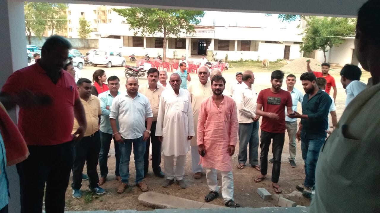 आज सरदार पटेल संस्थान निराला नगर रीवा में संस्थान की मासिक बैठक संपन्न