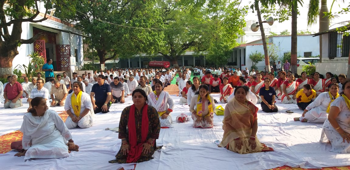 रीवा साँसद की उपस्थित में मनाया गया अंतर्राष्ट्रीय योग दिवस, मार्तंड क्रमांक-1 रीवा में