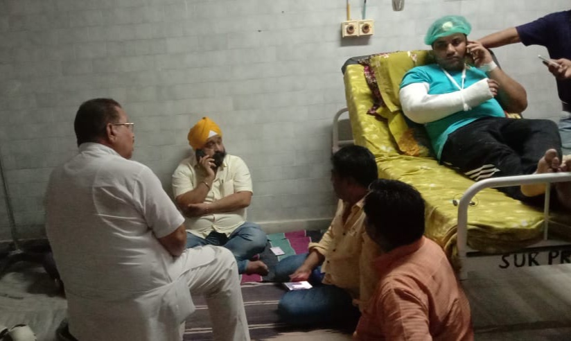 मंगू ने अस्पताल पहुंचकर प्रभारी मंत्री से कराई बात, भाजपा नेताओं द्वारा अधिकारियों पर किए जा रहे हमले की जिला शहर कांग्रेस अध्यक्ष गुरमीत सिंह मंगू ने की घोर निंदा 