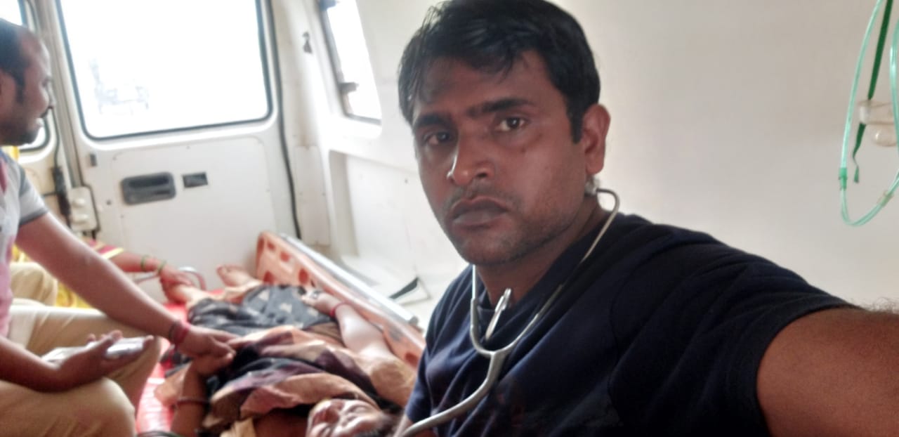 आवारा पशुओं की वजह से बाईक सवार महिला और बालक गम्भीर रूप से घायल:ग्राम खटखरी में