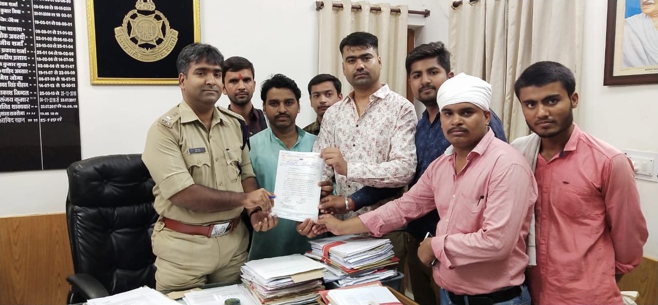 टी.आर.एस पूर्व प्राचार्य के उपर एस टी एस सी एक्ट दायर होने पर मैदान मे उतरा ब्राम्हण सामाज l 