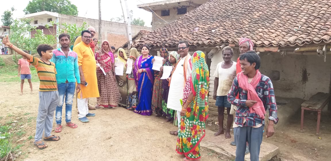 भारतीय जनता पार्टी की राष्ट्रीय सदस्यता अभियान महापर्व मे ग्राम पंचायत पुरवा 310 जनपद पंचायत गंगेव जिला पंचायत उपाध्यक्ष   विभा पटेल