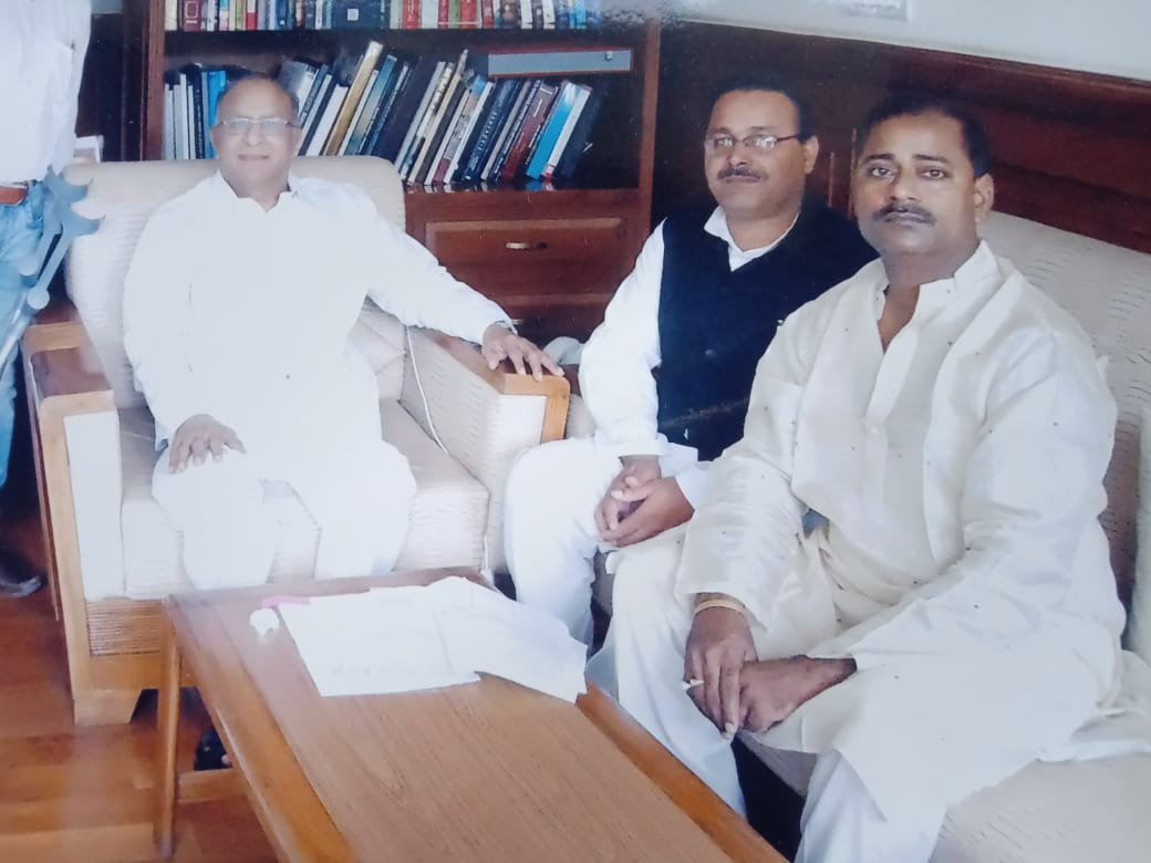 पूर्व केंद्रीय मंत्री जयपाल रेड्डी का निधन देश  ने राजनीति का महान  हीरा खोया.... शिव  सिंह समाजवादियों ने व्यक्त की शोक संवेदना