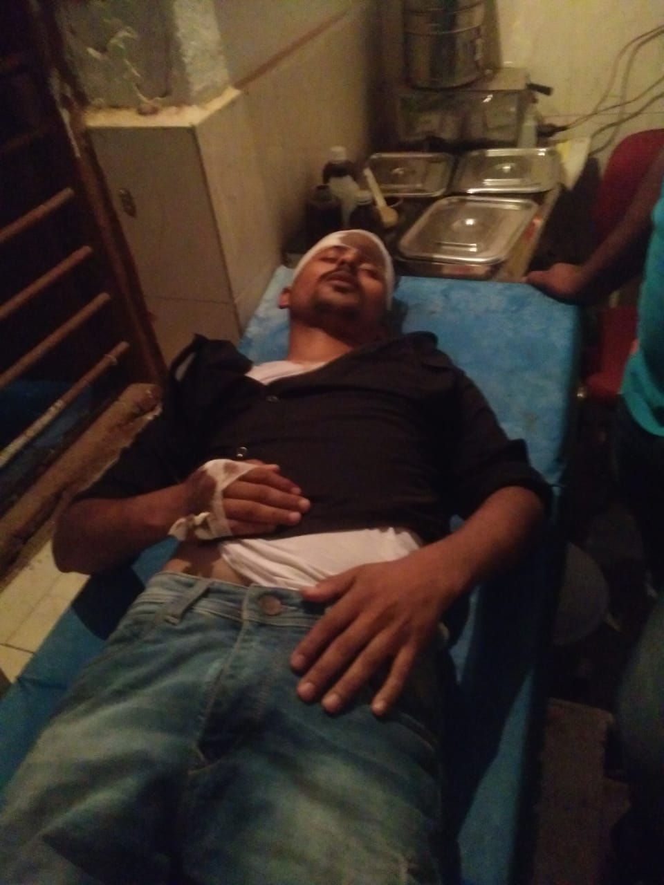 कांग्रेस नेता आईटी सेल प्रभारी रायपुर कर्चुलियान ब्लॉक अध्यक्ष शुभम पांडे पर हुआ जान लेवा घातक हमला 