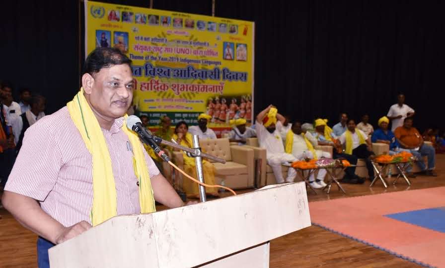  रीवा में आदिवासी दिवस समारोह में रही लोक गीतों और लोक नृत्यों की धूम शिक्षा का दीप जलेगा तो विकास का उजियारा फैलेगा – कमिश्नर डॉ. भार्गव
