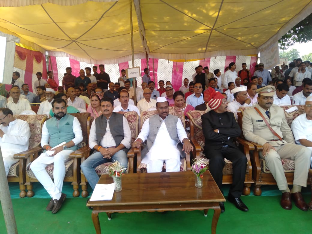 *पंचायत एवं ग्रामीण विकास मंत्री  श्री कमलेश्वर पटेल ने किया ध्वजारोहण हर्षोल्लास के साथ परम्परागत एवं गरिमामय ढंग से मनाया गया स्वतंत्रता दिवस