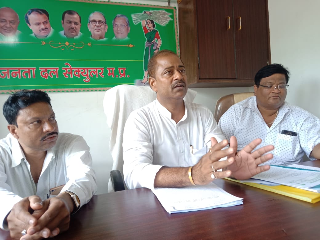  तत्काल वृक्षरोपण नही हुआ तो हाईकोर्ट के लिये तैयार रहे प्रशासन रीवा संभाग सहित म0प्र0 में लगभग दो हजार करोड़ का हुआ घोटाला