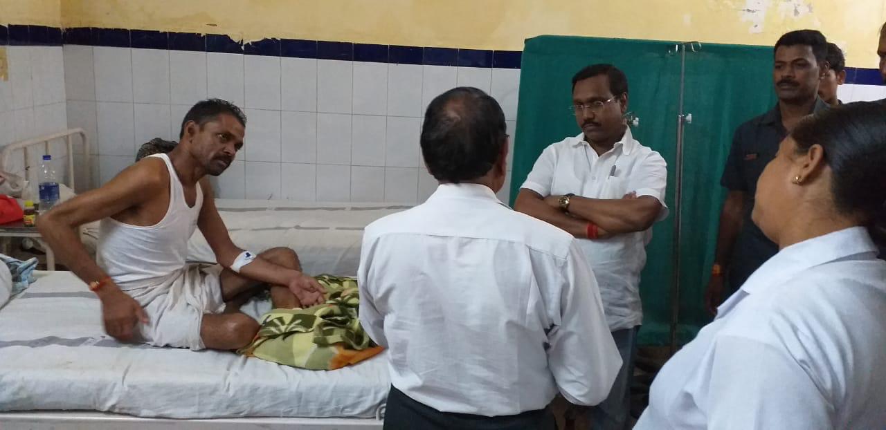 पंचायत मंत्री कमलेश्वर पटेल ने रोगियों की पूछी कुशलक्षेम मंत्री श्री पटेल ने रोगियों के स्वस्थ्य होने की कामना की