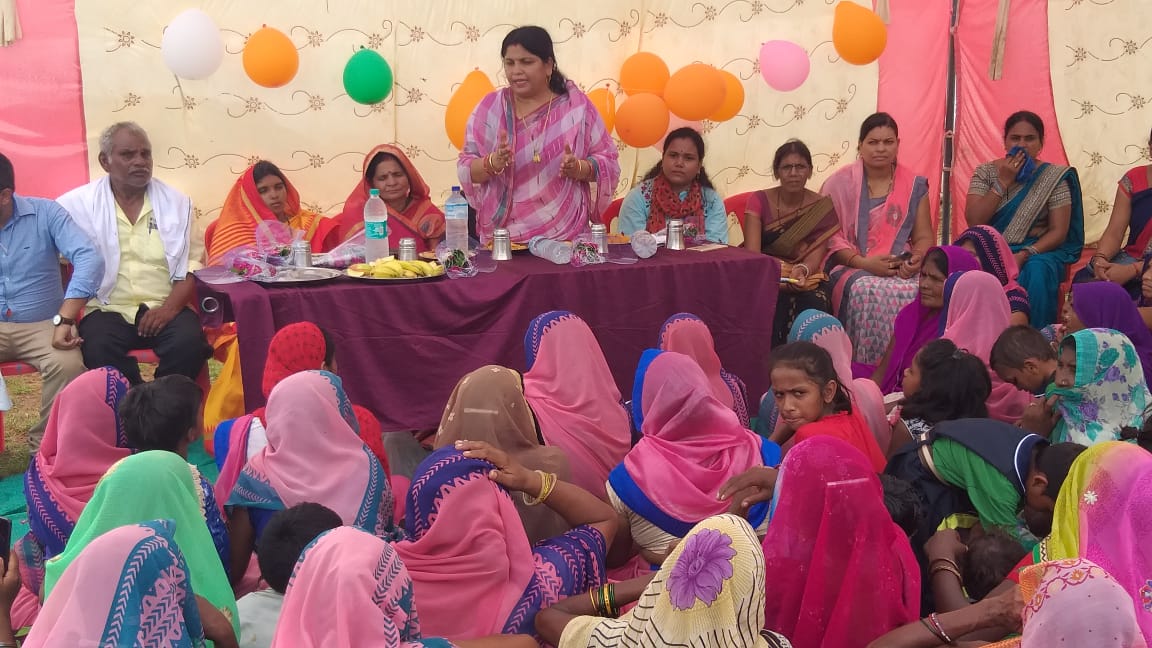  महिला एवं बाल विकास विभाग के परियोजना मऊगंज के हर्रई गुजरान में ब्लॉक के पहले बाल शिक्षा केन्द्र का उद्घाटन किया  विभा पटेल