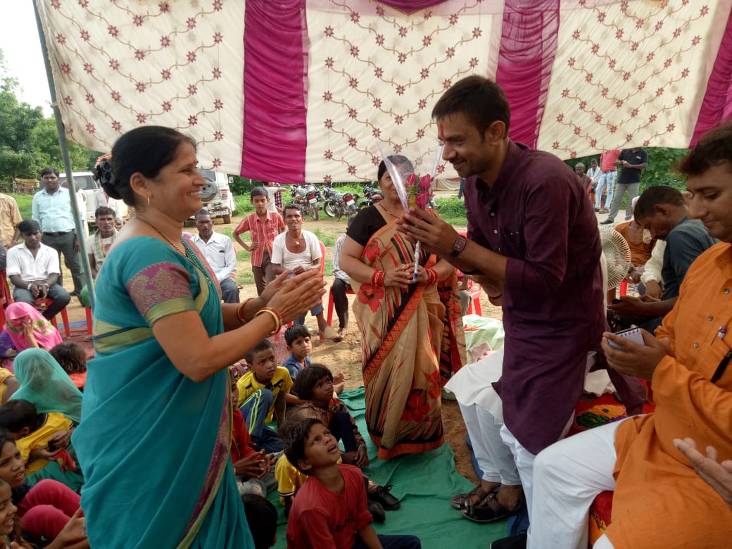 किशोरी गर्भवती एवं धात्री महिलाओं को स्वच्छता के साथ पोषण व एनीमिया के बारे में बताया गया   महिला एवं बाल विकास परियोजना सिरमौर अंतगर्त प्रत्येक आंगनवाड़ी केंद्र में चौथे