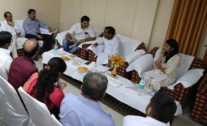 पंचायत मंत्री श्री कमलेश्वर पटेल ने किया विभागीय कार्यों की समीक  गांवों में निर्माण कार्य सुनियोजित तरीके से कराये जायें:- मंत्री कमलेश्वर पटेल