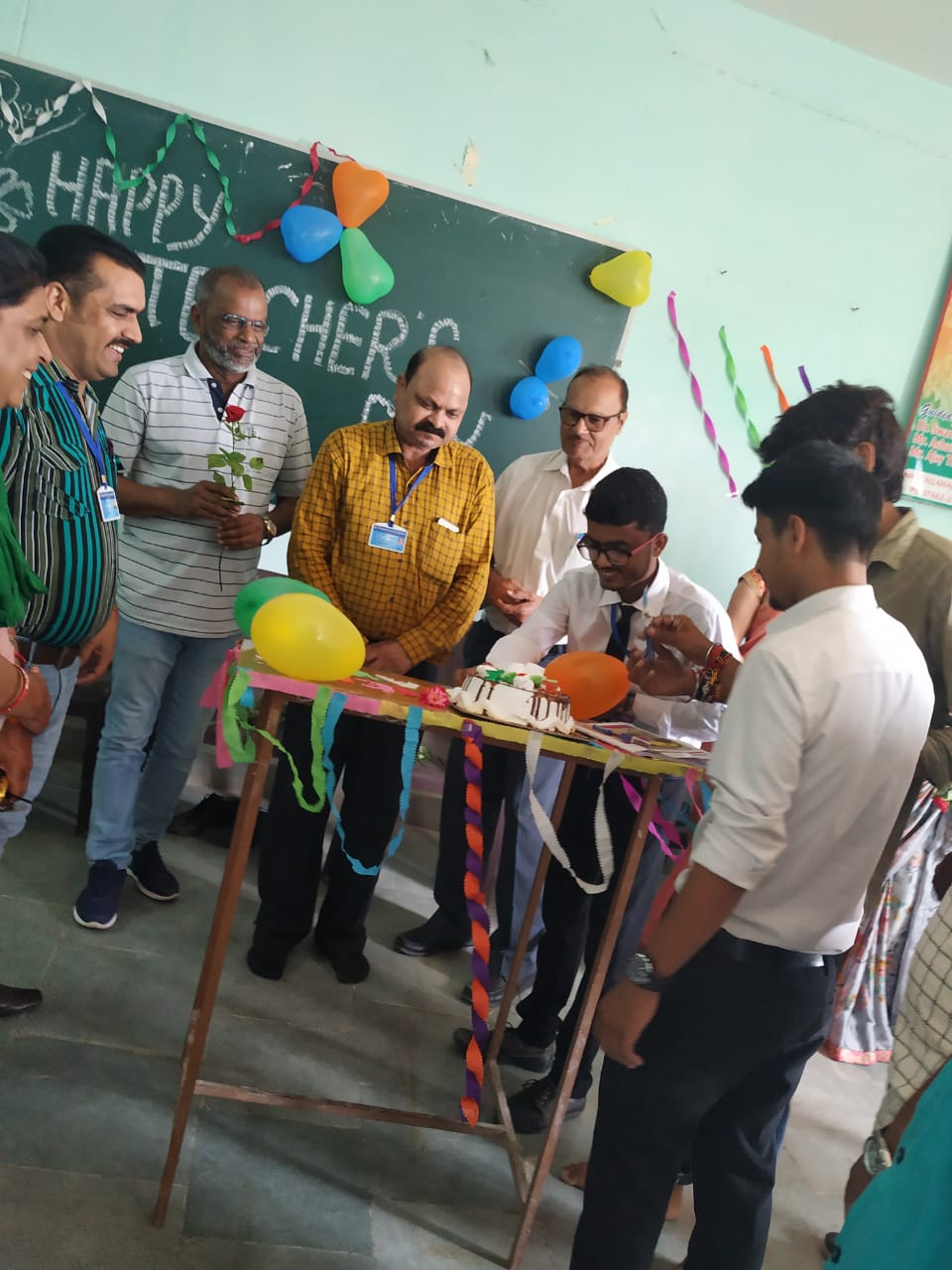 रीवा कॉलेज ऑफ फार्मेसी द्वारा बड़े ही धूमधाम से शिक्षक दिवस मनाया गया 