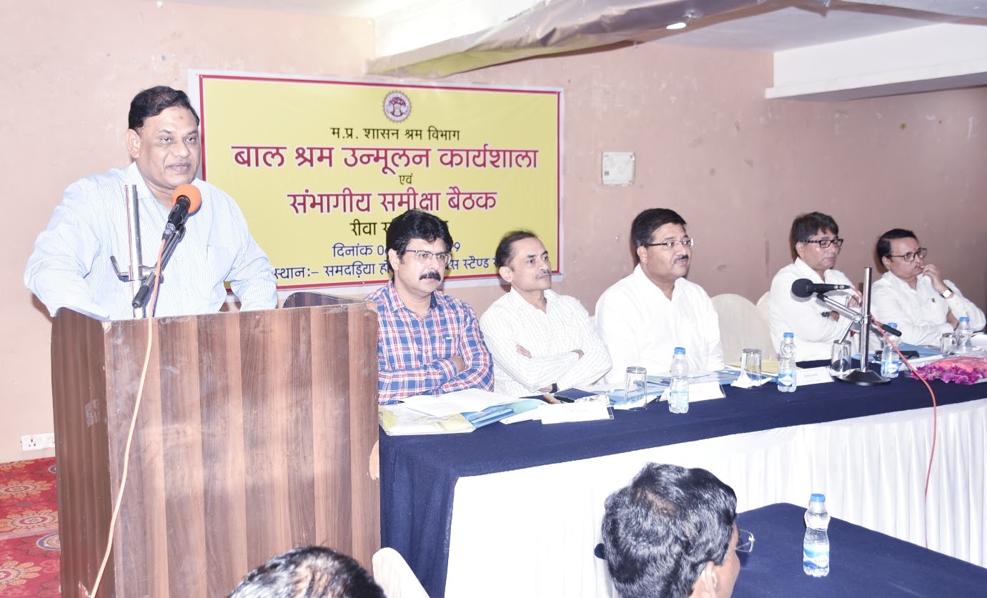 बाल मजदूरी सभ्य समाज के लिए कलंक है – कमिश्नर डॉ. भार्गव