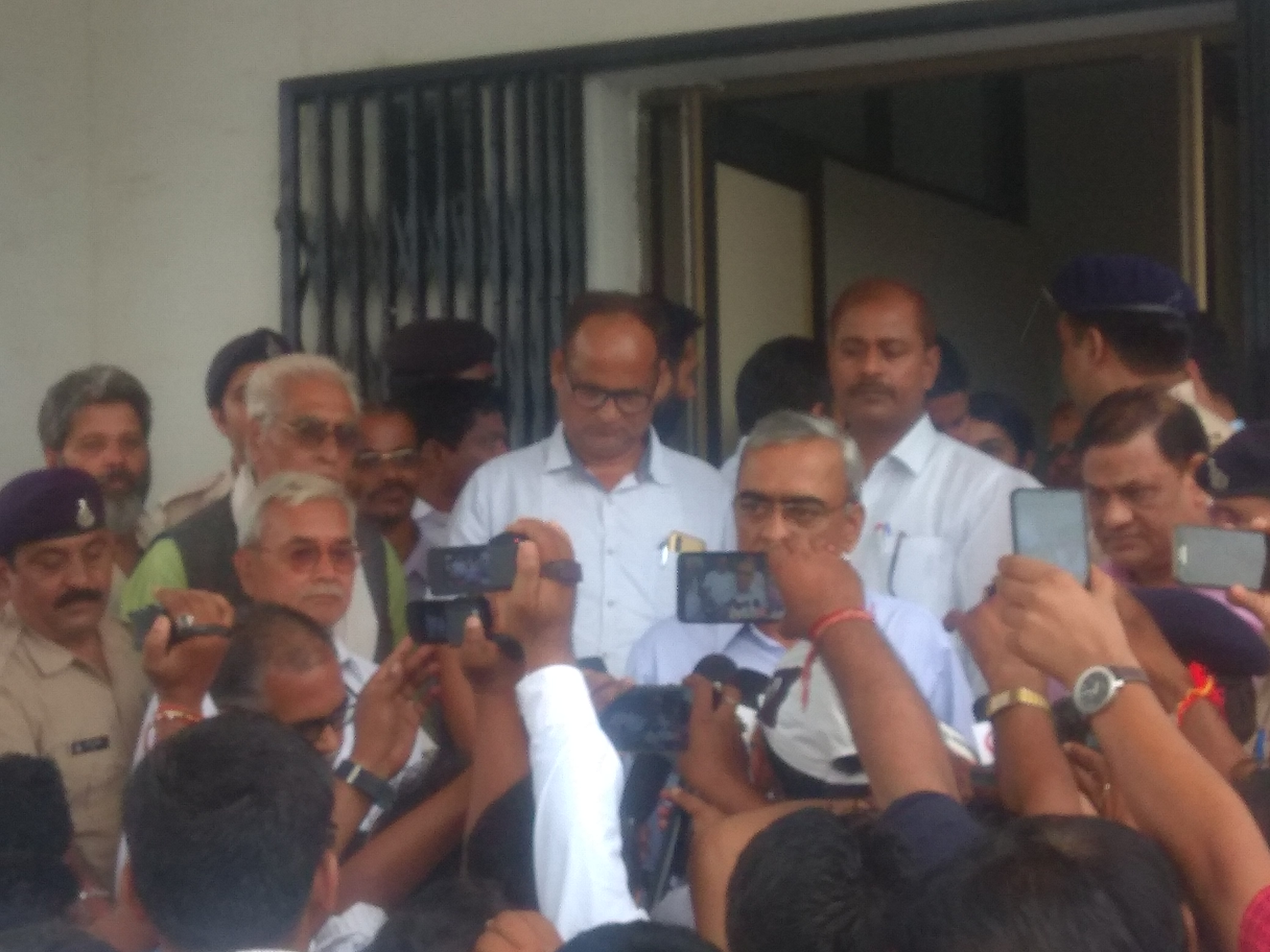 गंगेव जनपद में ₹8 करोड़ रुपए  के हुए घोटाले को लेकर मुख्य सचिव को ज्ञापन सौंपा गया   प्रमुख सचिव ने कहा होगी कार्यवाही
