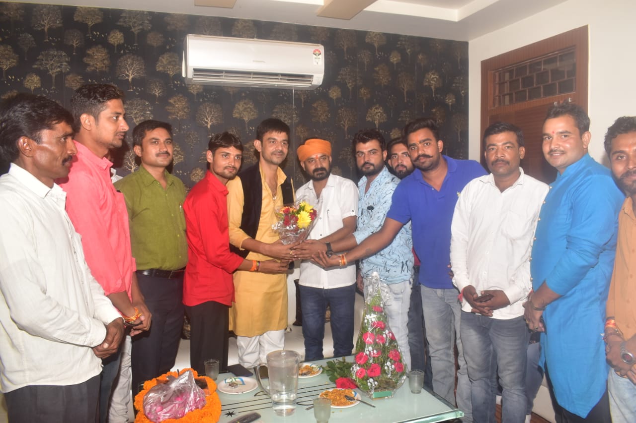  बडे धूम धाम से मनाया गाया यशोदा के लाल संजय द्विवेदी जी का जन्मदिन युवाओ मे है काफी उत्साह
