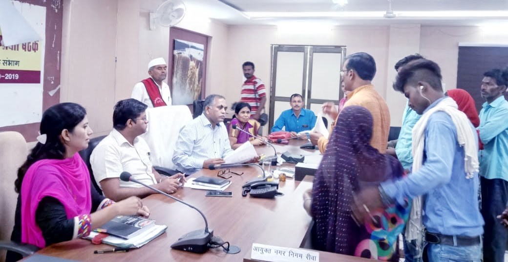 बिजली की खपत के अनुसार उपभोक्ताओं को बिल दें - कलेक्टर 
