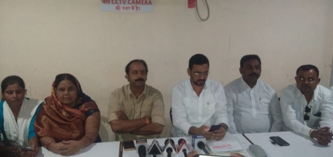  कांग्रेसियो द्वारा की गई पत्रकार वार्ता में जमकर बरसे भाजपा पर नगर निगम नेताप्रतिपक्ष अजय मिश्रा बाबा