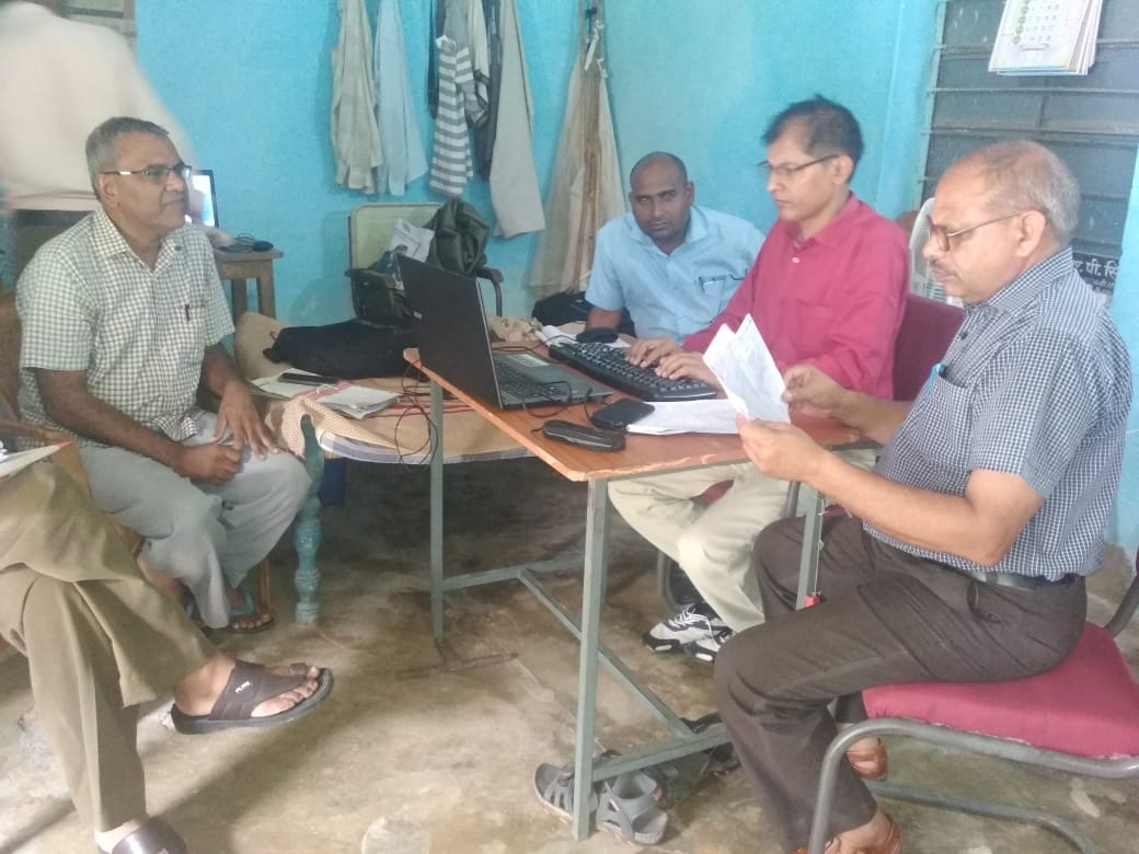 लोकायुक्त रीवा की कार्यवाही, प्राचार्य शा. उ. मा. वि.भरौरा जिला सीधी हुआ ट्रेप कार्यवाही लोकायुक्त उप पुलिस अधीक्षक श्री बी.के.पटेल के नेतृत्व में की जा रही है