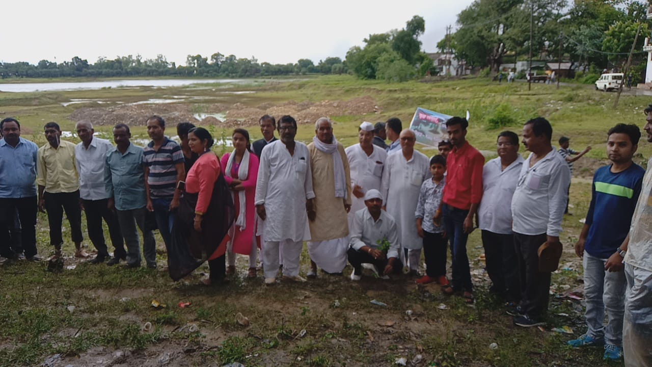   गांधी जयंती पर रघुराज सागर तालाब में रोपे गए हजारों पौधे दुनिया का सबसे पुनीत कार्य वृक्षारोपण