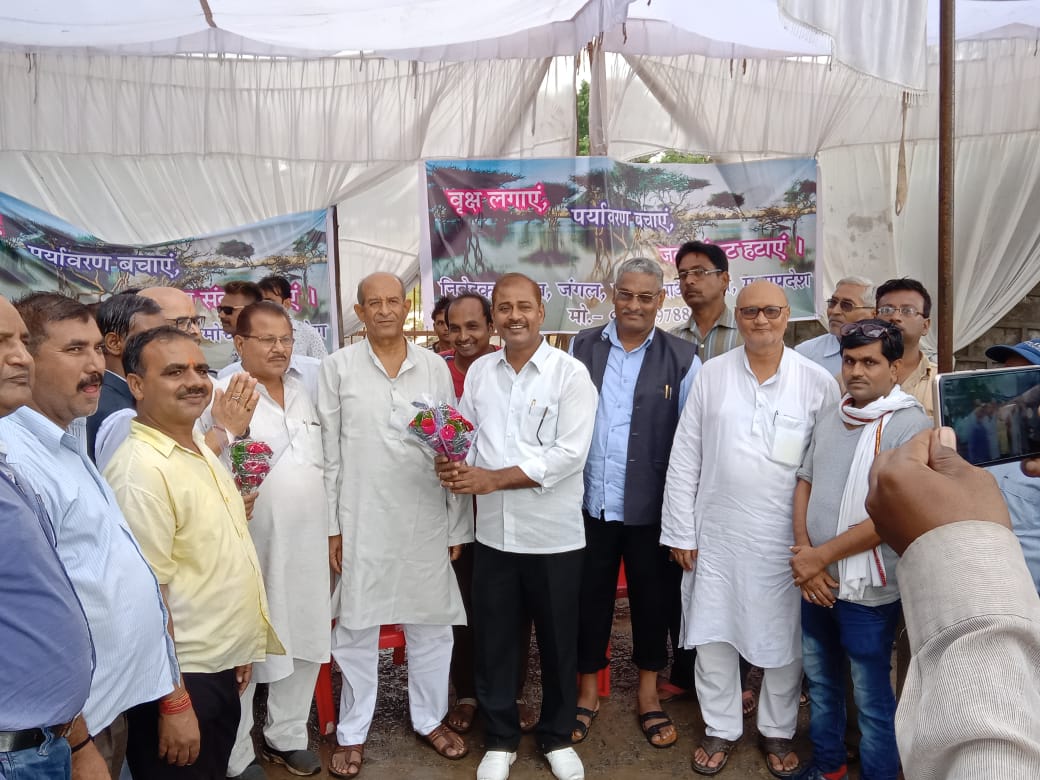   गांधी जयंती पर रघुराज सागर तालाब में रोपे गए हजारों पौधे दुनिया का सबसे पुनीत कार्य वृक्षारोप