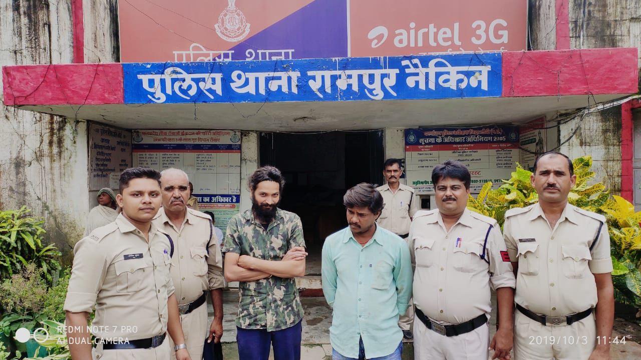 लम्बे अर्से से फरार चल रहे दो वान्टेडों को रामपुर पुलिस ने किया गिरप्तार   पकड़े गए आरोपी पाँच वर्षो से थे भूमिगत   विशेष अभियान चलाकर की गई कार्यवाही 