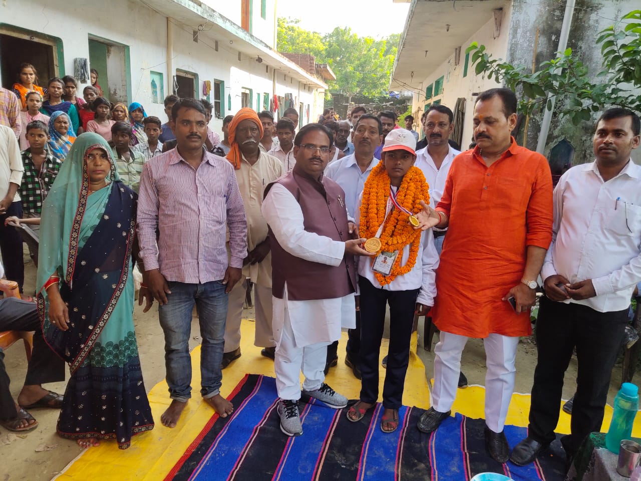 शिवानी ने पाईका इंटरनेशनल गेम में दिल्ली से स्वर्ण पदक जीतकर गांव व प्रतापगढ़ जिल का नाम रोशन किया 