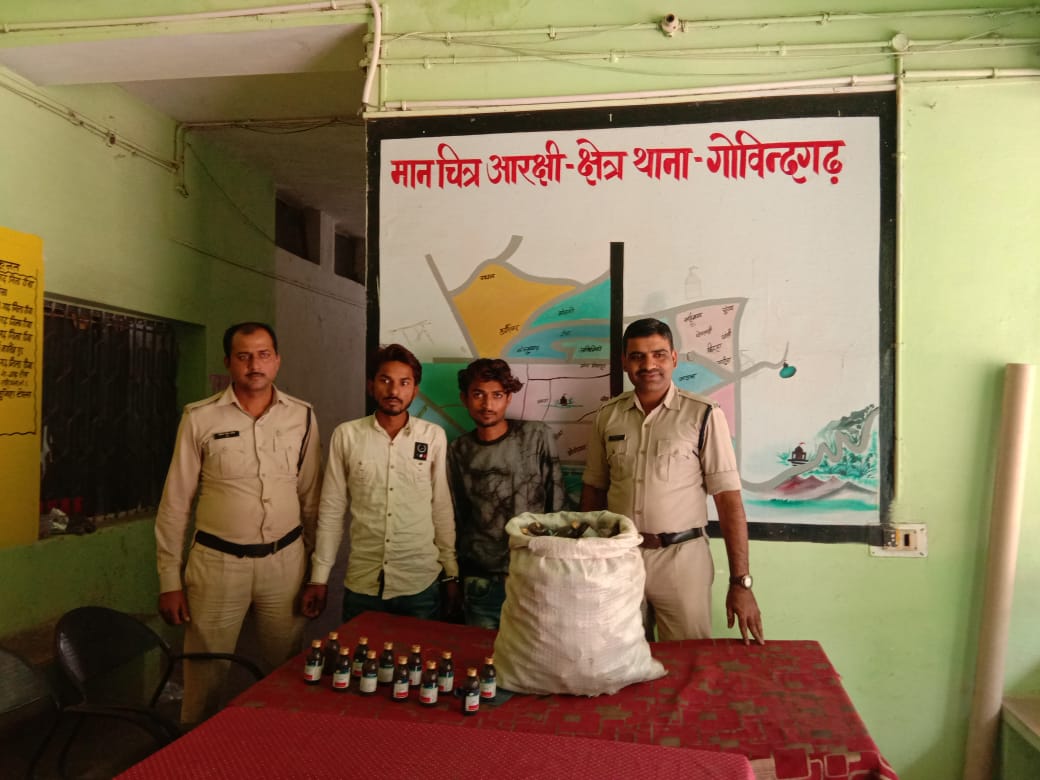 ई रिक्शा में 180 शीशी नशीली ओनरेक्स कफ शीरप के साथ दो युवक पकड़ाए