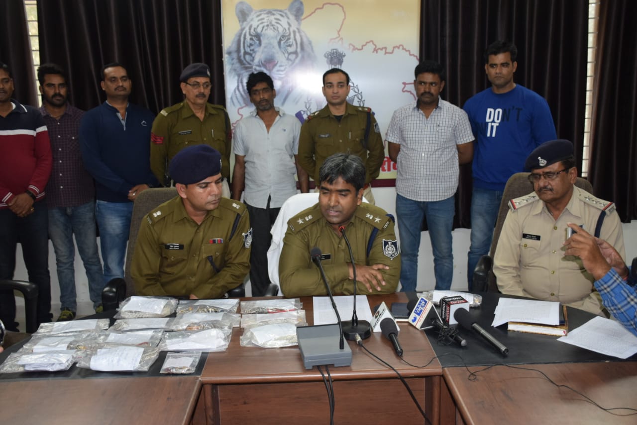   थाना सिटी कोतवाली जिला रीवा   शातिर चोर अकील उर्फ शकील गिरफ्तार भारी मात्रा में चोरी गए मशरूका बरामद