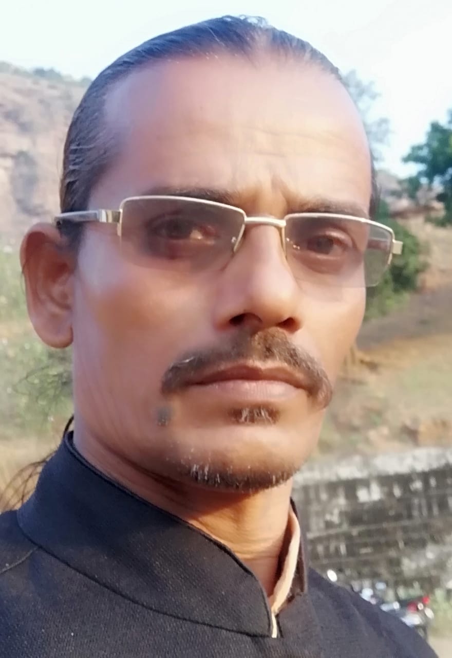 नगर निगम का ताला तोड़ने वाले सांसद,विधायक के विरुद्ध दर्ज हो FIR - चोटीवाल ।