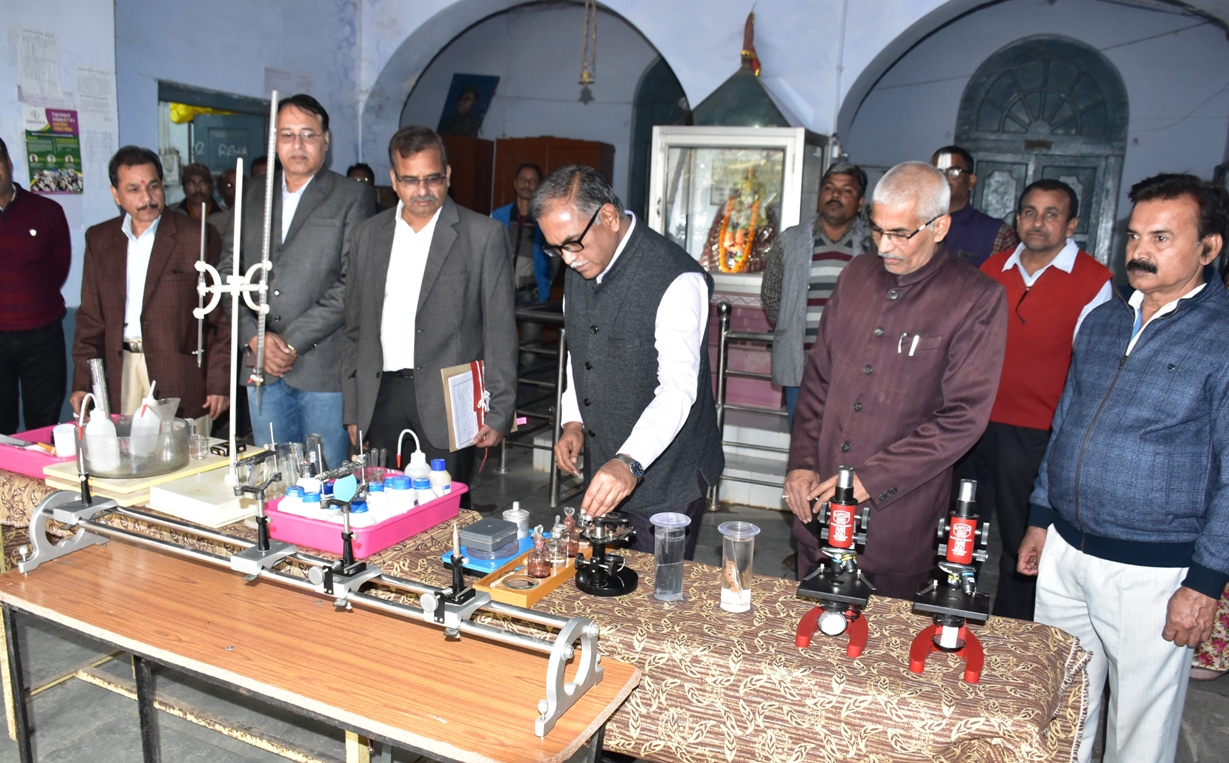 शिक्षा की गुणवत्ता के विकास के हर संभव प्रयास किये जायें - कलेक्टर 